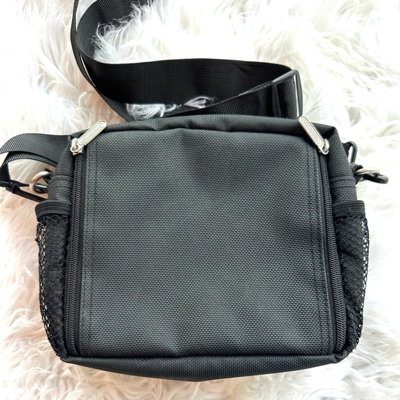 Pokemon Vintage Gameboy Game Carrying Case
Nintendo Authentic W/ Crossbody Strap - Picture 5 of 14